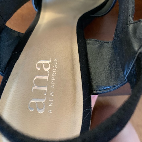 Black Suede Wedges ❣️ NWOT - Picture 5 of 5